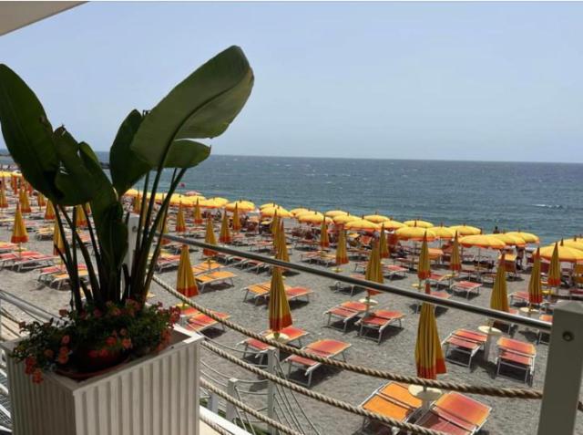 Emily Home Giardini Naxos Bagian luar foto